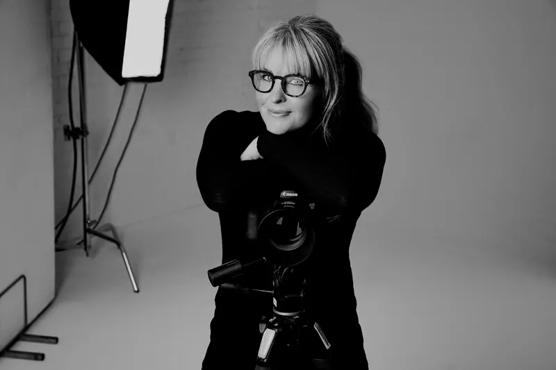 Elisabeth Hoff: A photographer working on a fashion shoot